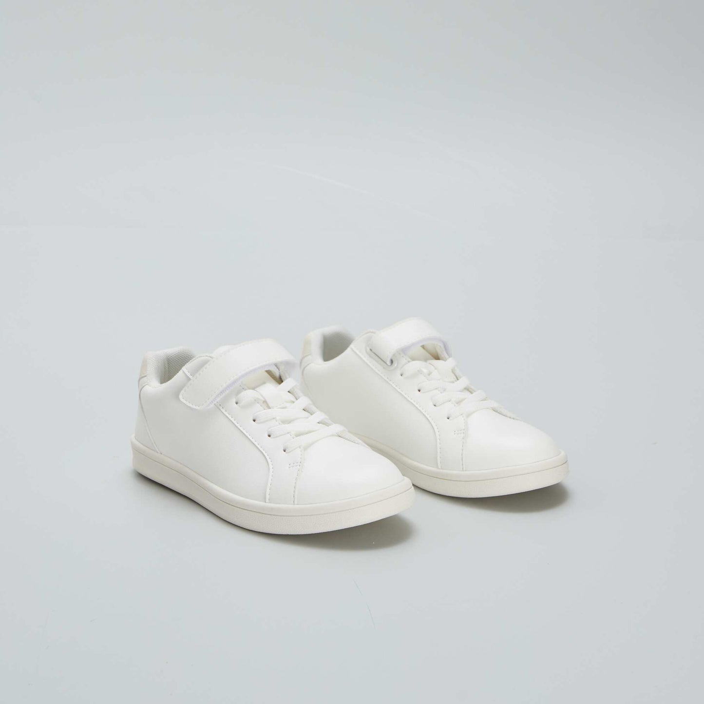 Low-top trainers white