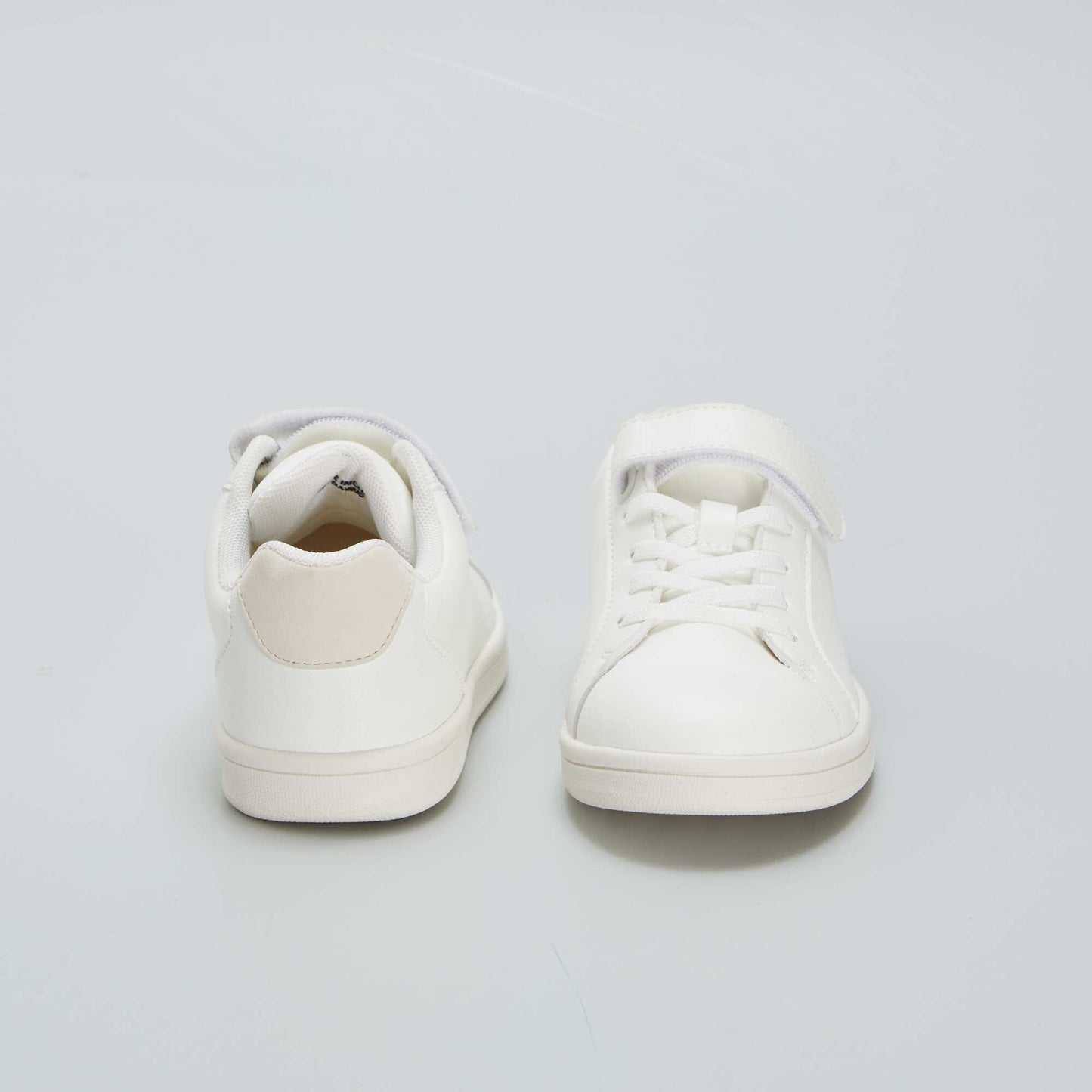 Low-top trainers white