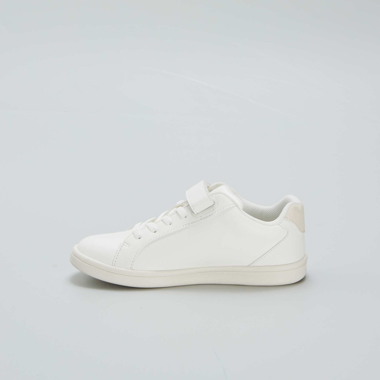 Low-top trainers white