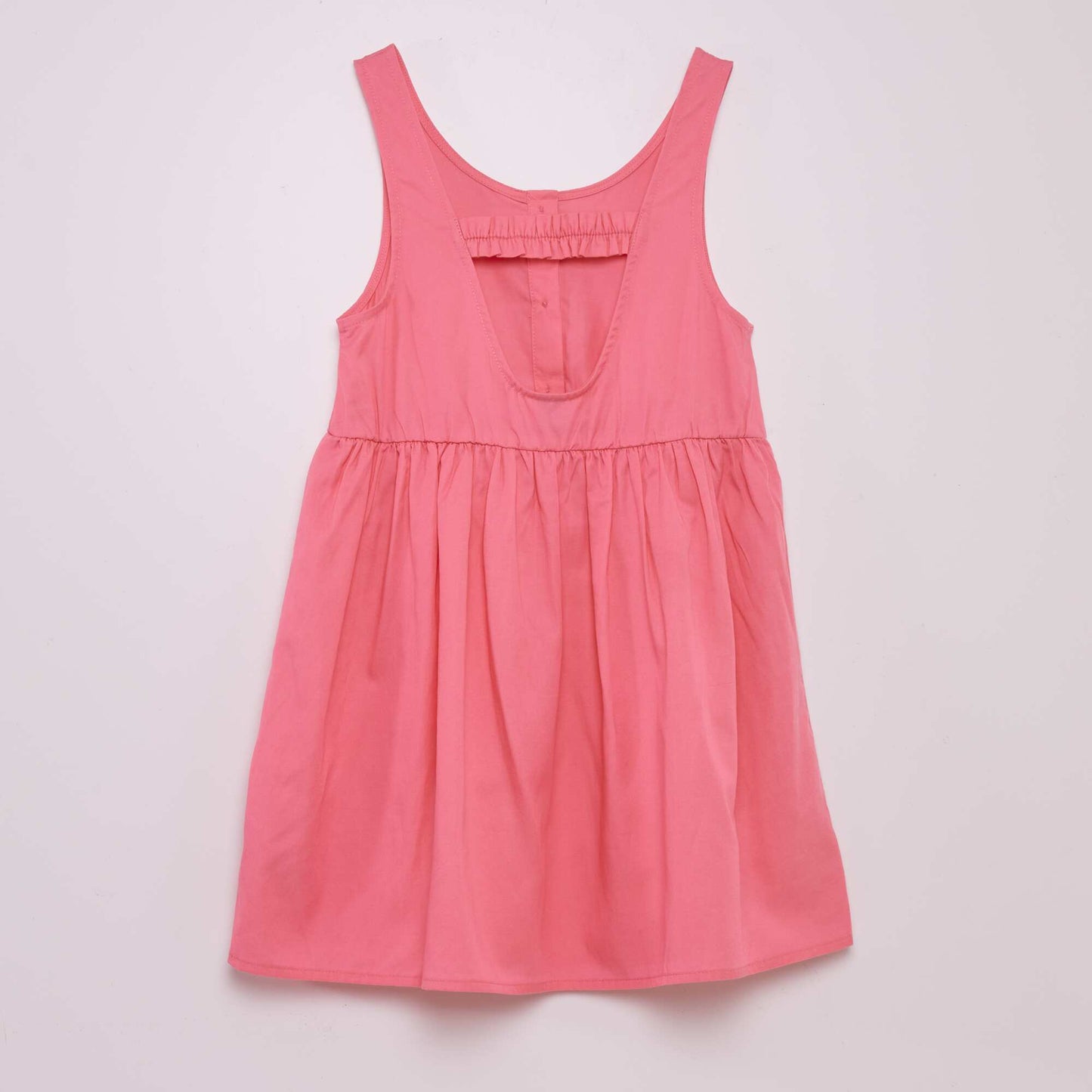 Sleeveless dress with opening at the back pink