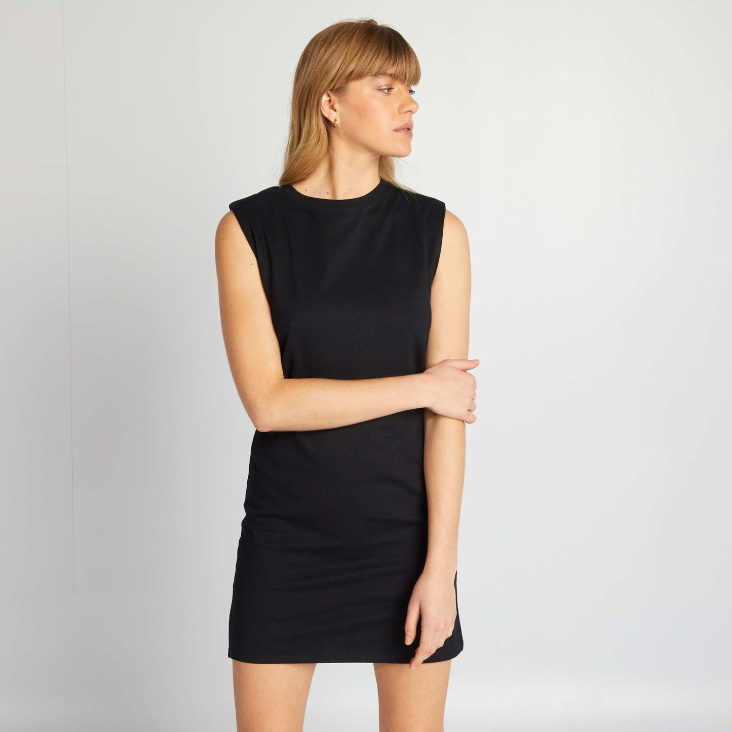 Short dress with épaulettes black