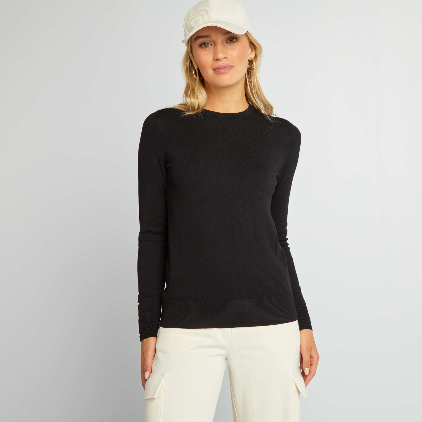 Long-sleeved fine-knit sweater black