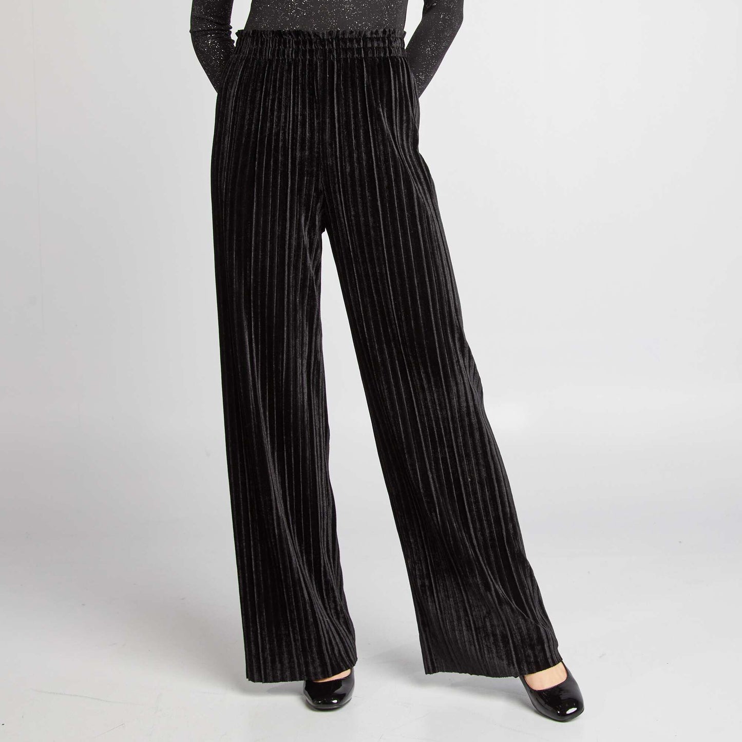 Wide-leg pleated velvet trousers black