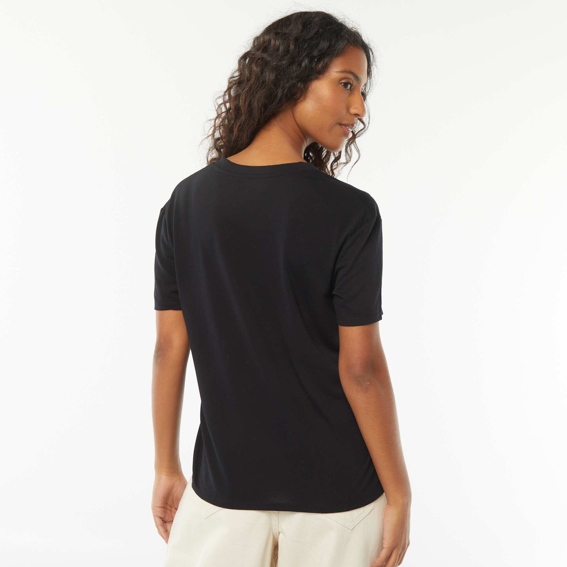 Short-sleeved t-shirt with V-neckline BLACK