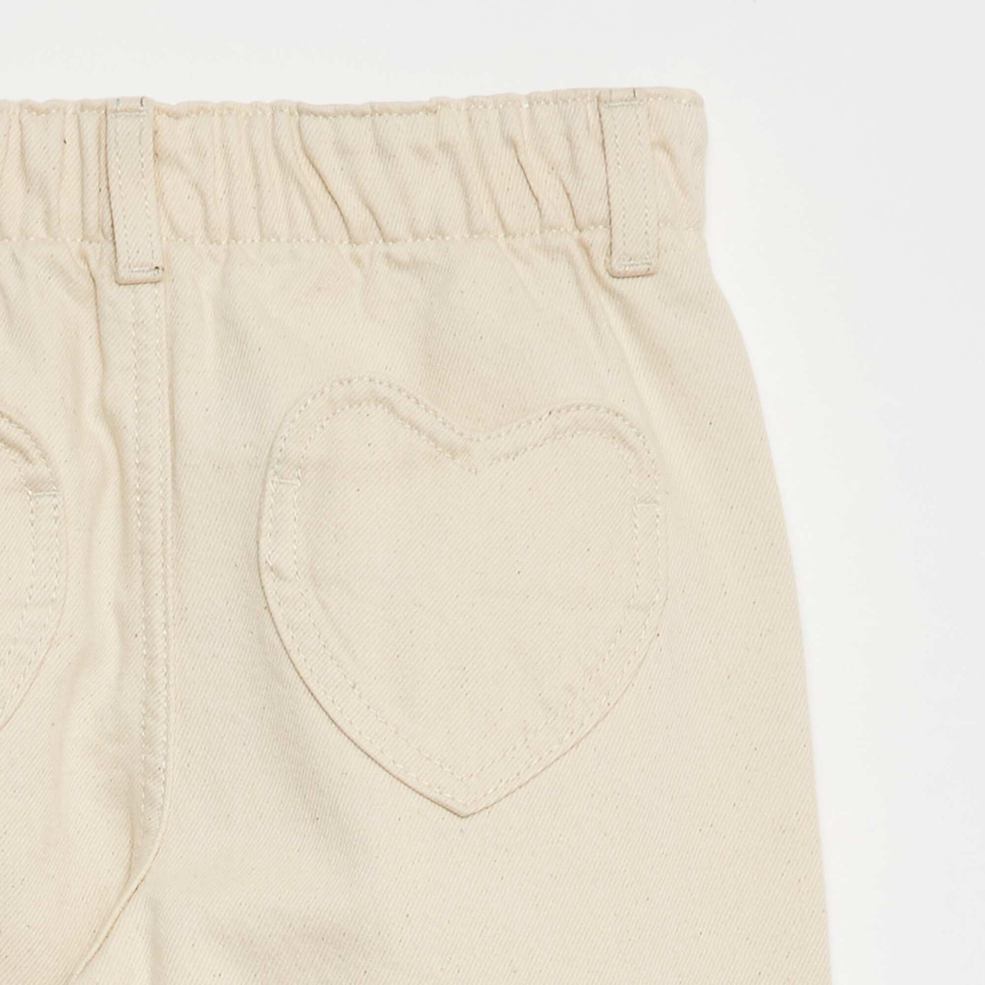 Mom Jeans with Heart-Shaped Pockets WHITE