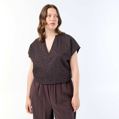 Light short-sleeved blouse BROWN