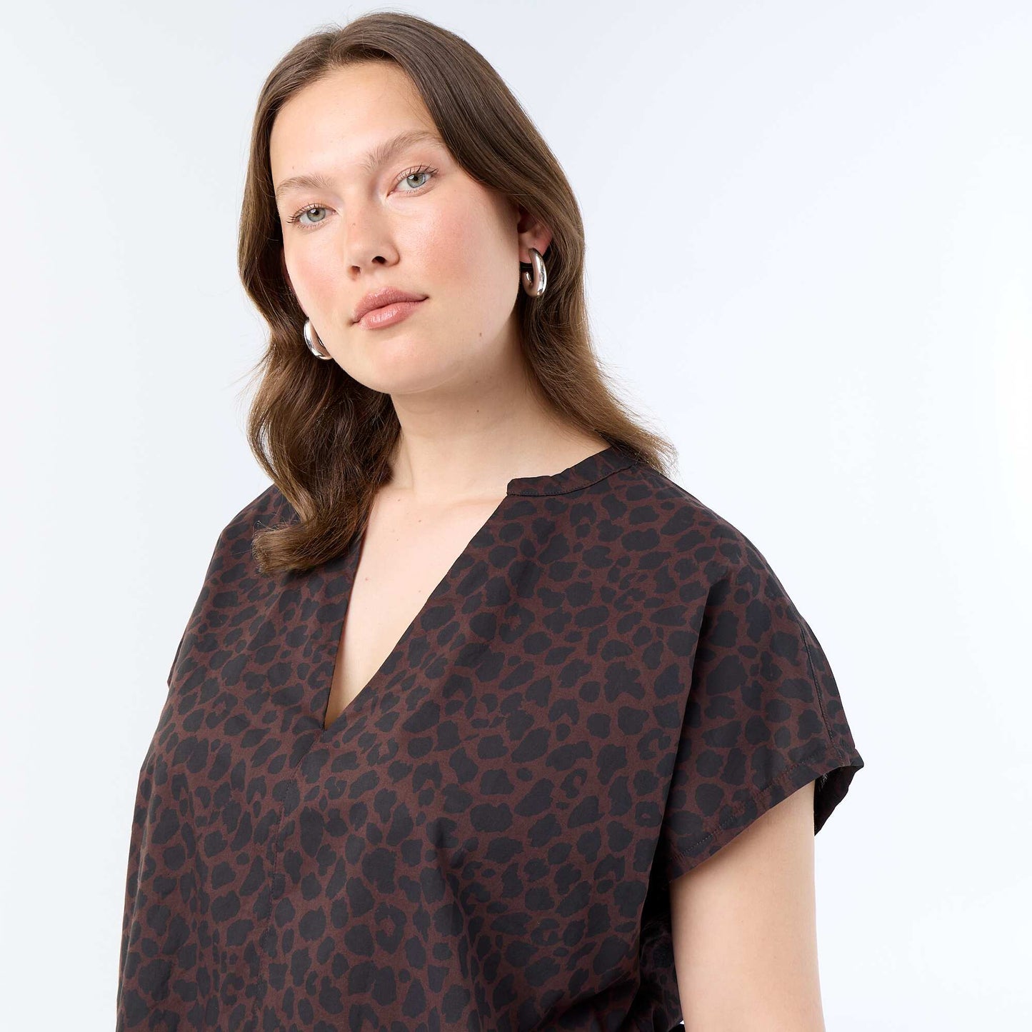 Light short-sleeved blouse BROWN