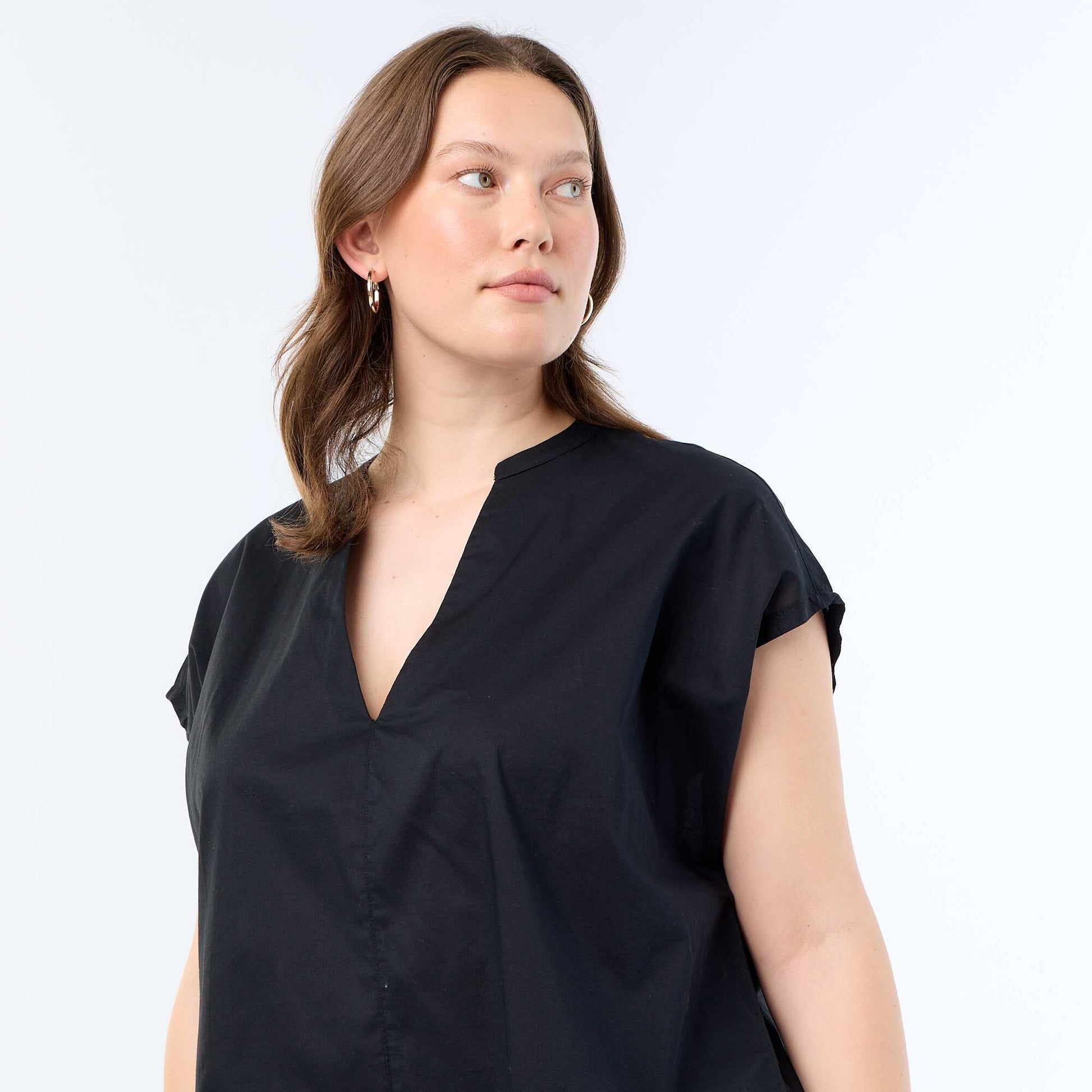 Light short-sleeved blouse BLACK