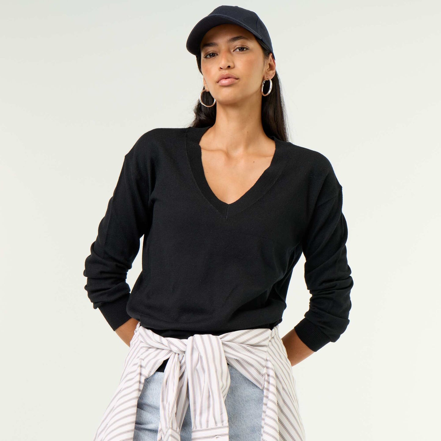 Lightweight V-neck Sweater BLACK
