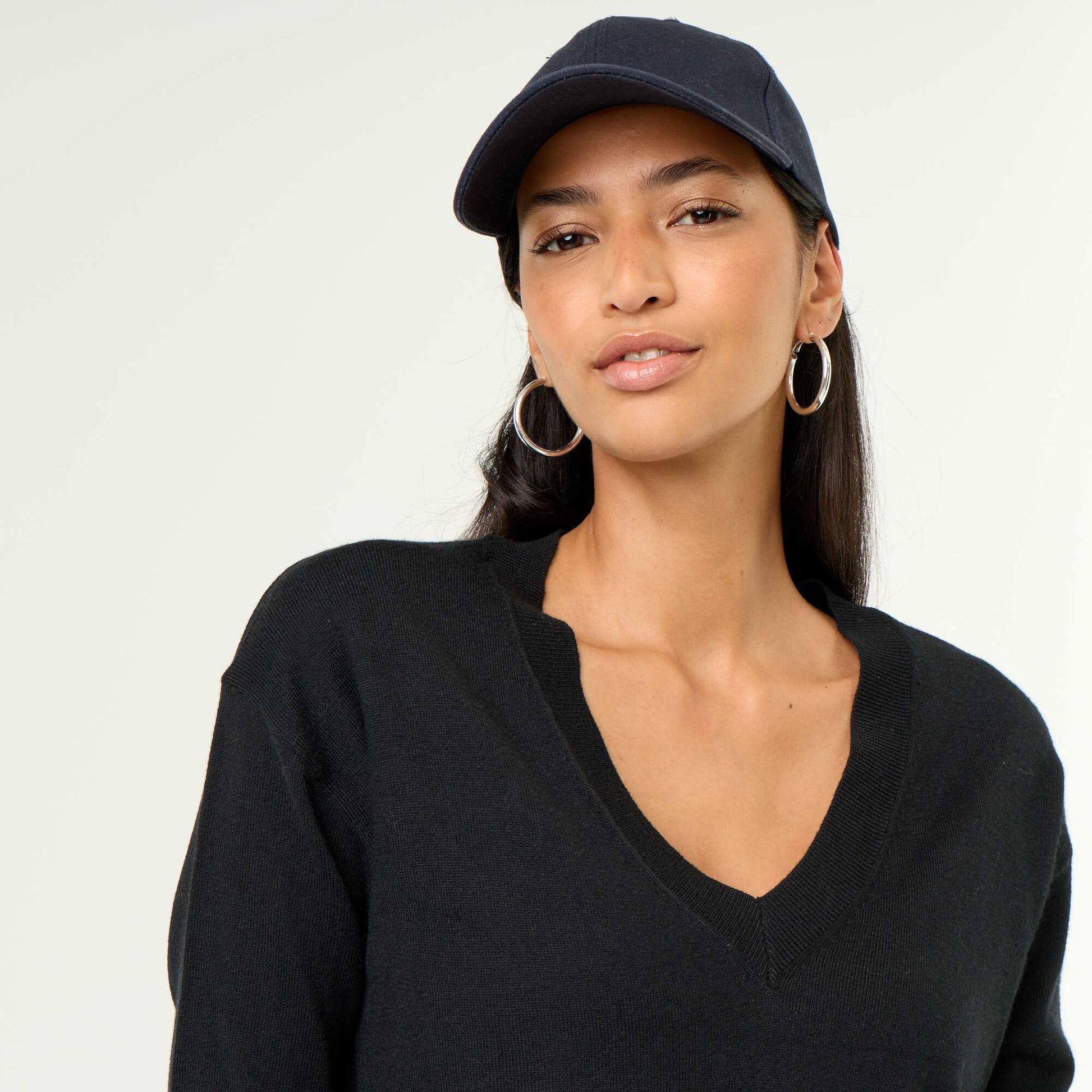 Lightweight V-neck Sweater BLACK