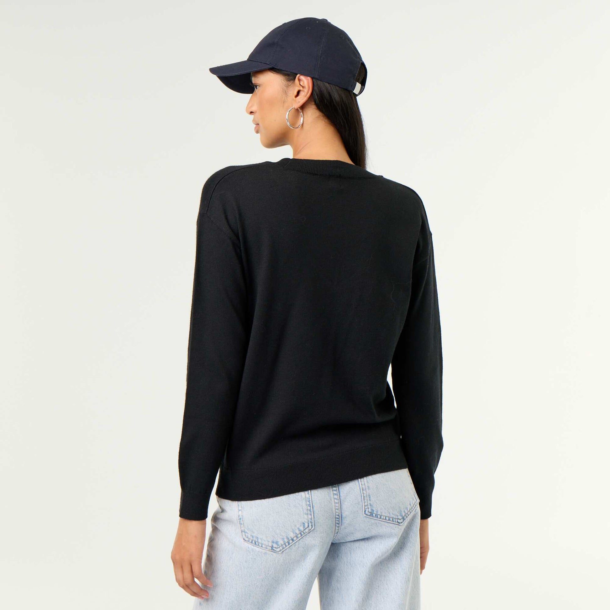 Lightweight V-neck Sweater BLACK