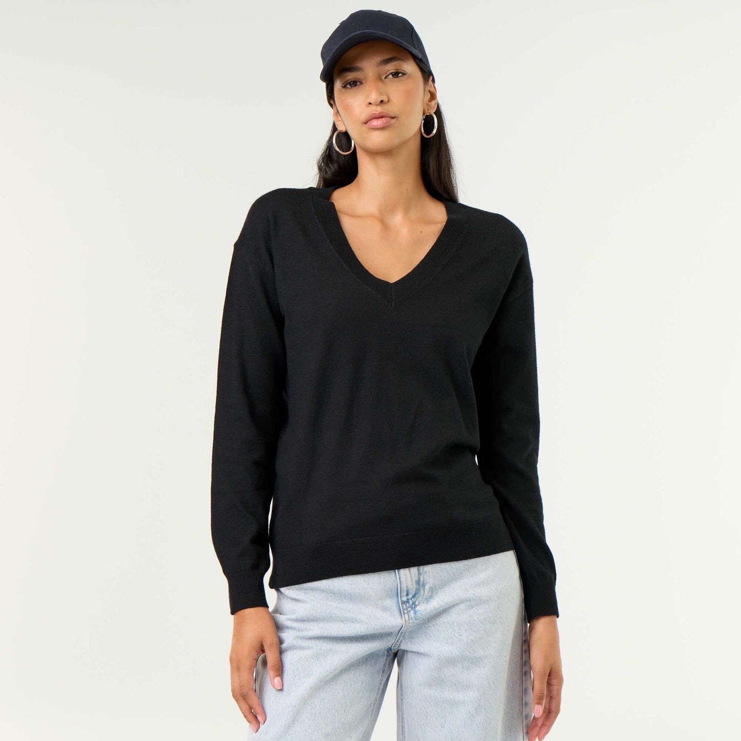 Lightweight V-neck Sweater BLACK