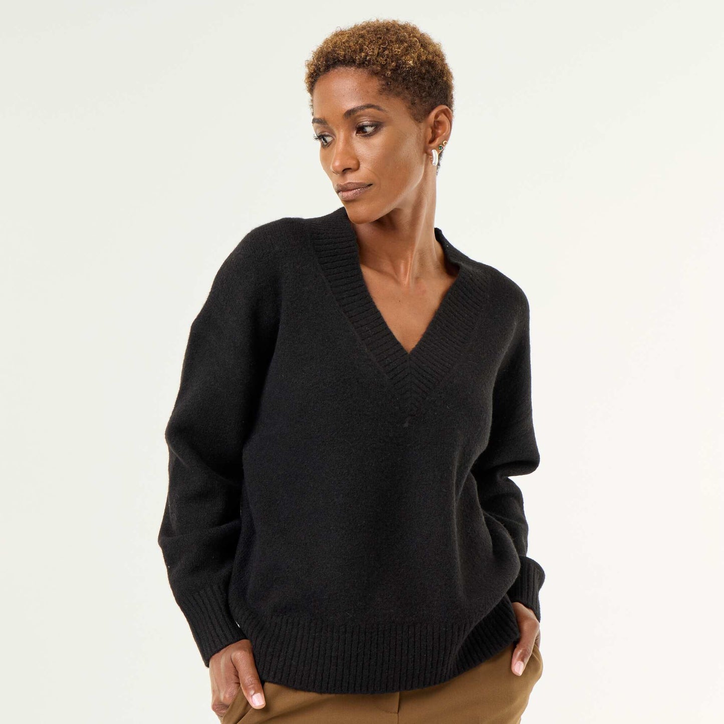 Large Ribbed V-Neck Sweater BLACK